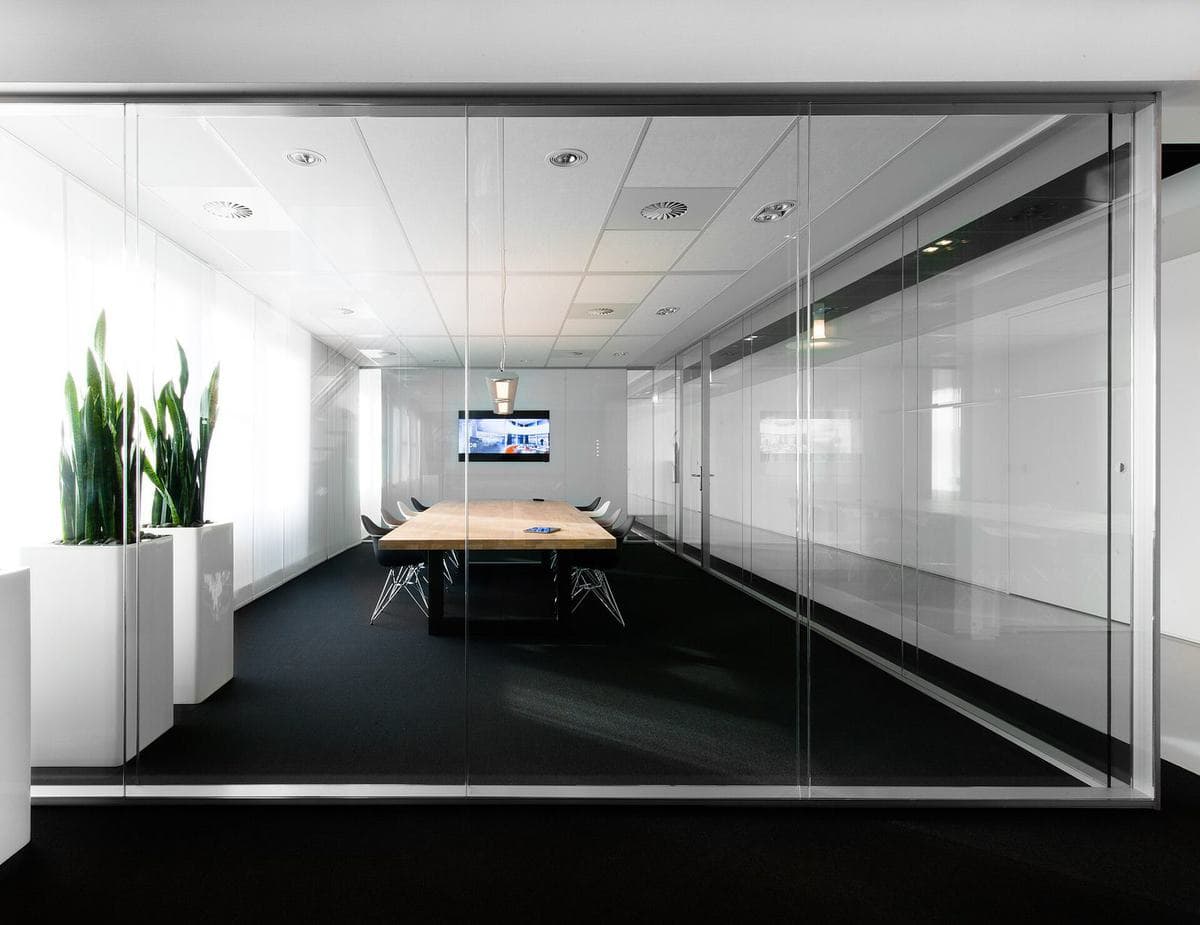 Glass partition system in a modern office meeting room